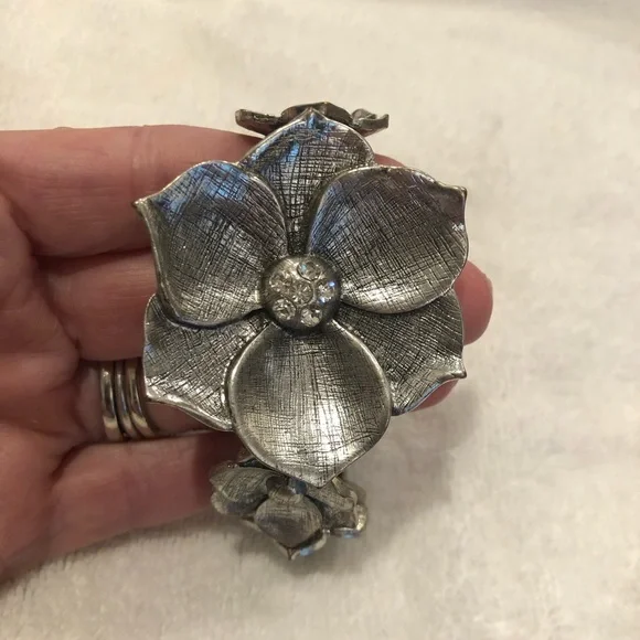 ✨Lovely cuff bracelet! - Picture 3 of 4